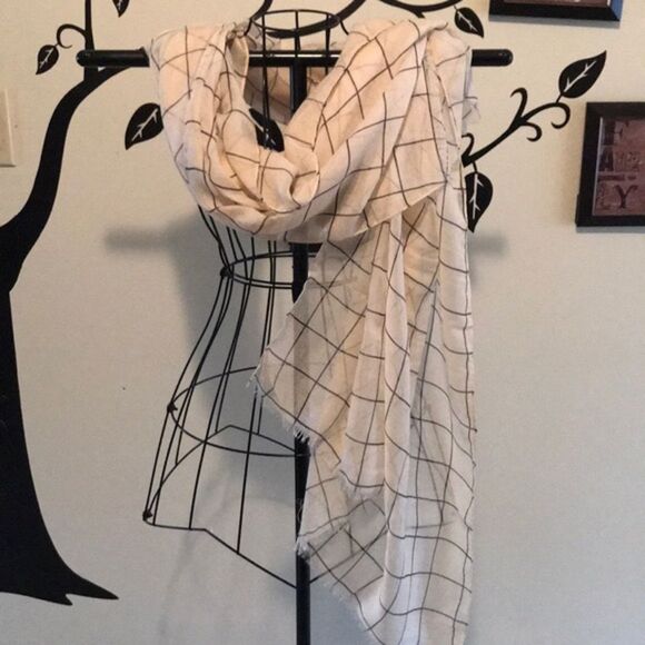 10/$25🦋 NWT Rachel Pally Cream Grid Scarf FabFitFun - Picture 1 of 7